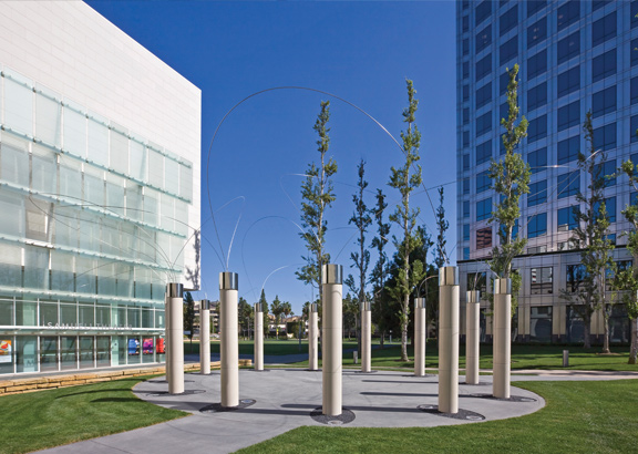 COSTA MESA, CALIFORNIA - 5 MAY 2023: Unity Bridge, connecting South Coast  Plaza and Town Center and The Segerstrom Center. Stock Photo