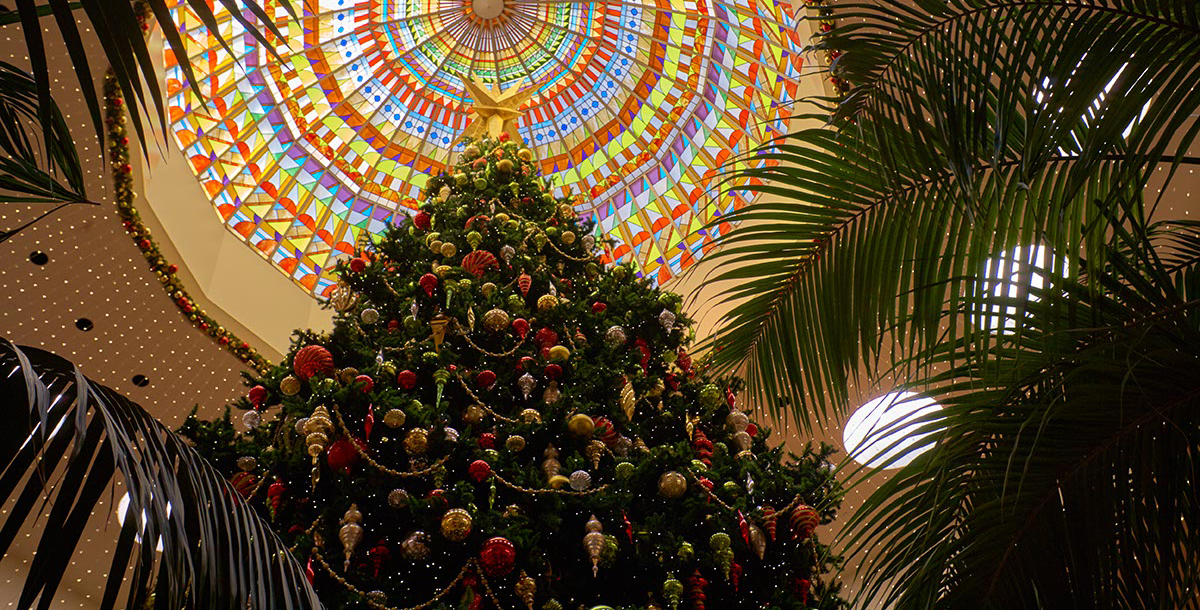 Christmas tree at South Coast Plaza, Coast Mesa, CA  Christmas tree,  Holiday celebration, New years decorations