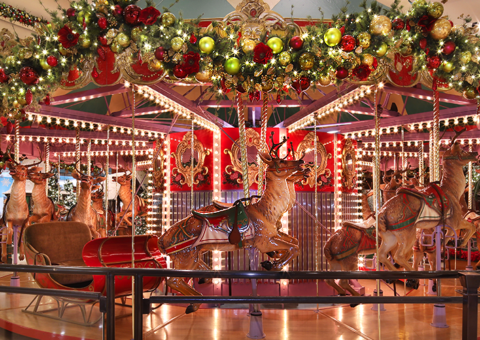 Santa's Express Train and Reindeer Carousel – South Coast Plaza