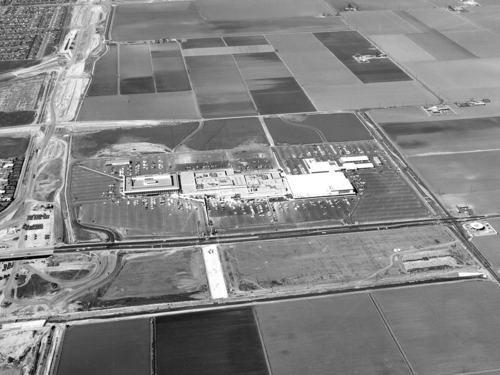 South Coast Plaza- Costa Mesa, - Late '60s - early '70s : r/orangecounty